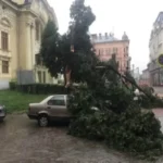 “Несамовитий град несе навіжений холод, дощ і гроза будуть вирувати в Україні потужно”: прогноз налякав синоптиків