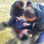 На Прикарпатті затримали чоловіка, який до смерті побив пенсіонерку